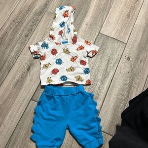 Miniville baby 2pc robot set, gently used size 3 months